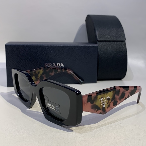 New Women’s Prada Sunglasses - Picture 4 of 8